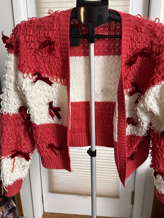 Mighty Fine Sweaters - Red & White Loop-knit Cropped M Cardigan Sweater red bows holiday candy cane
